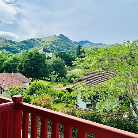 2 Pieces Plein Centre De Baigorry Avec Balcon Et Jolie Vue 公寓 *
